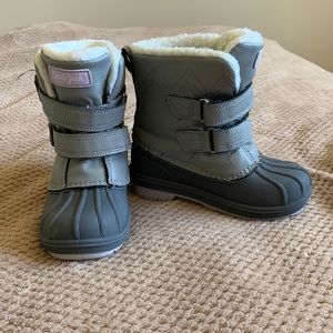Snow boots